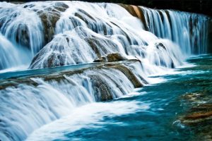 Cascadas de agua azul en Chiapas México
